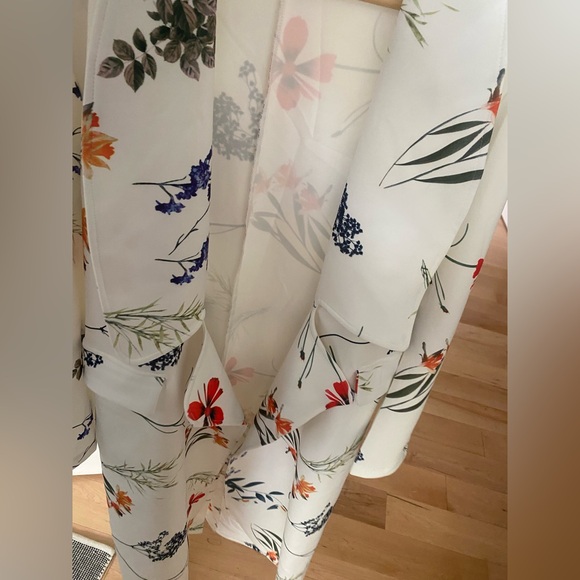 Floral White trench w belt - Picture 14 of 14